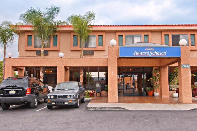 Howard Johnson By Wyndham Reseda Hotel & Suites Los Angeles Zewnętrze zdjęcie